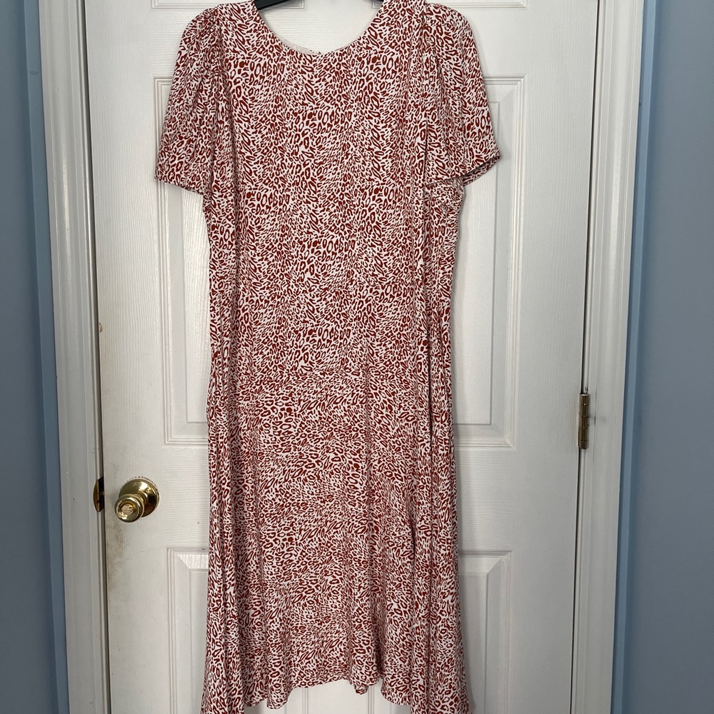 Printed dress scoop neck dress and uneven, flowing hem.